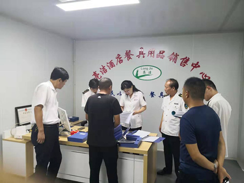 強(qiáng)化衛(wèi)生監(jiān)督 規(guī)范消毒管理——濟(jì)寧市衛(wèi)監(jiān)所對(duì)嘉祥縣餐飲具集中消毒單位整改工作進(jìn)行督導(dǎo)檢查